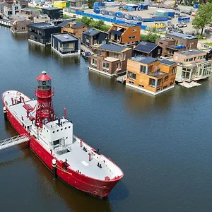 Lightship Bateau-hôtel